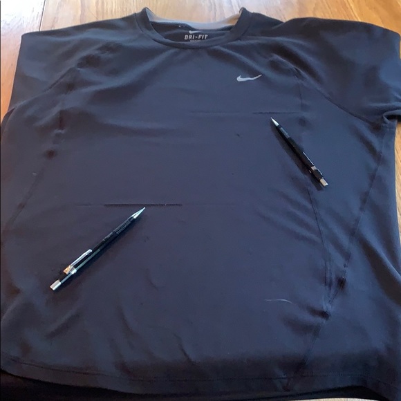 Nike men’s training tee, Dri-Fit short sleeve. - Picture 3 of 5